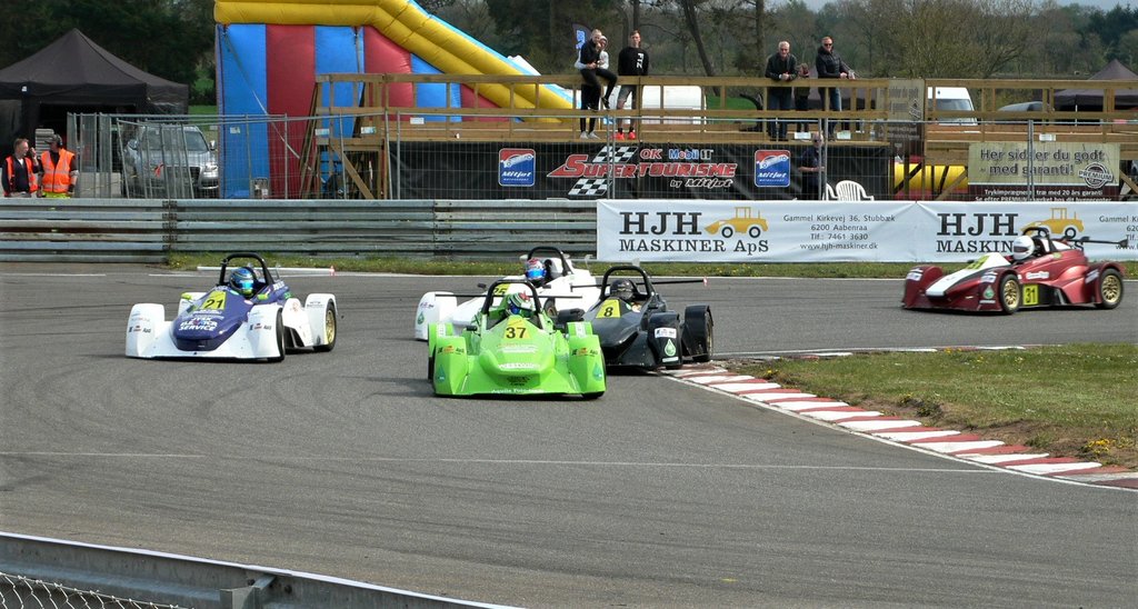 I heat 2 kommer Magnus Taulborg (nr. 21) hurtigt op til Kevin & Kevin (nr. 37 og nr. 8)